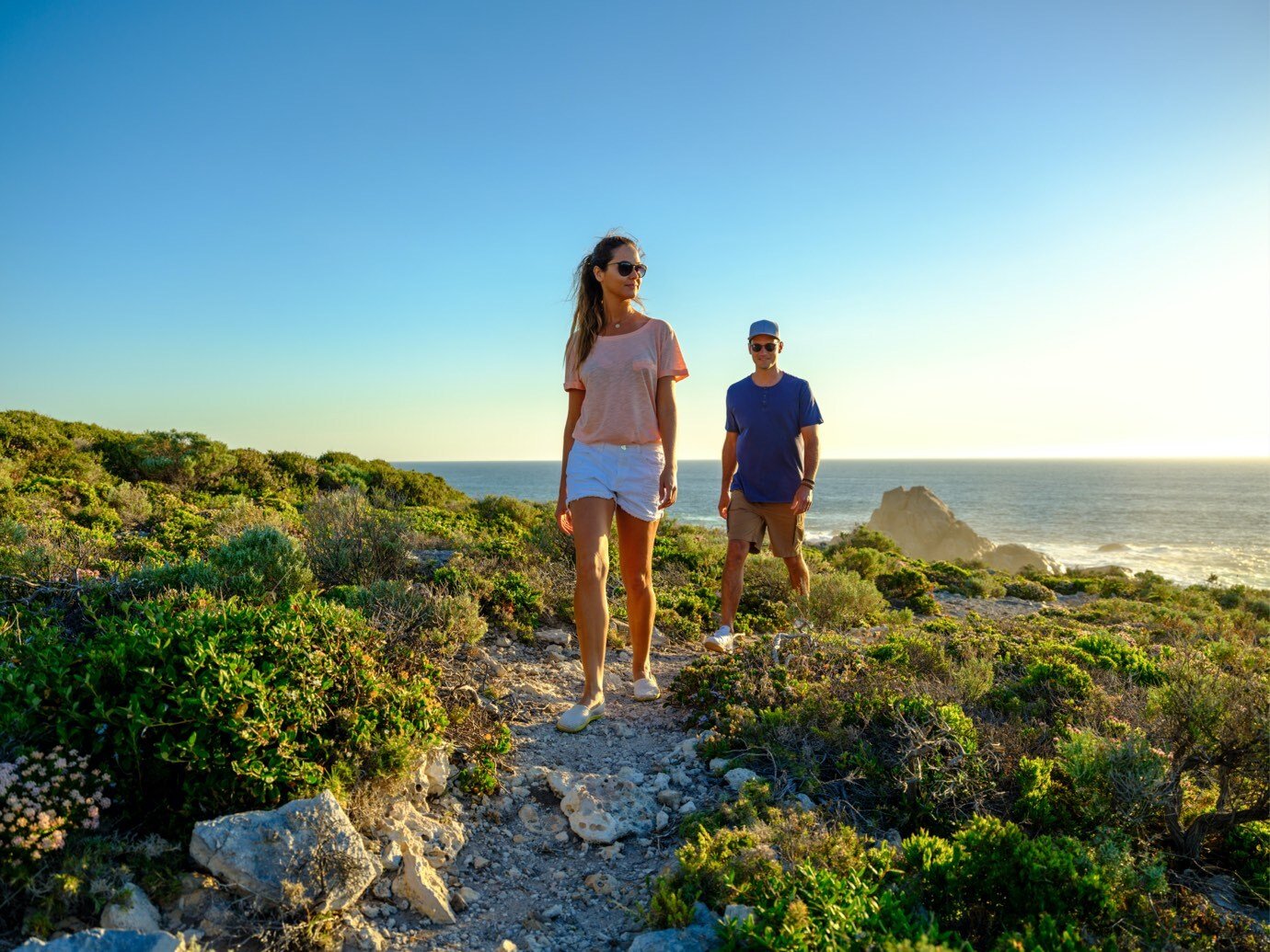 Photo of trail goers along the Western Austrlia coastline.