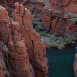 Deep cliffs of Oxers Lookout