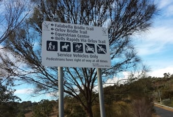 Directional_sign