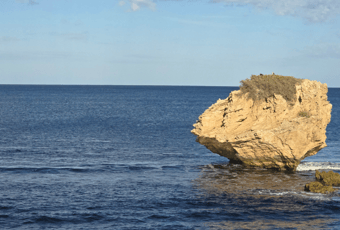 Mushroom-Rock_Cape Peron_Rockingham_Tracy Lindsey_OTBTWA