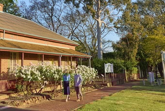 acF8TX1r6HcMsFGmvNvcNMK5TPxA6q-metaVG93biBXYWxrIENpdHkgb2YgU3dhbiAxMDQwIHggODYwLmpwZw==-