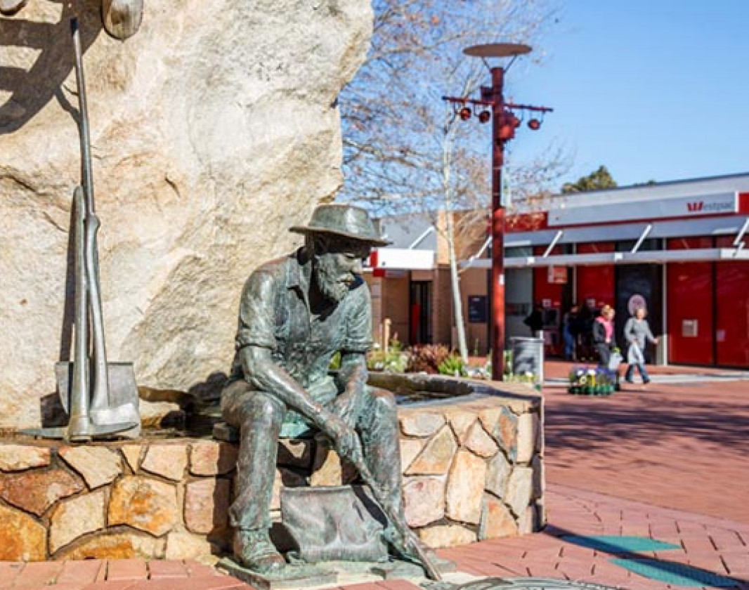 Instigated by the Armadale Chamber of Commerce, this sculpture is a tribute to the history and heritage of the area. 
The seats around the sculpture invite people to rest in a subtle tribute to the local brick and manufacturing industries.